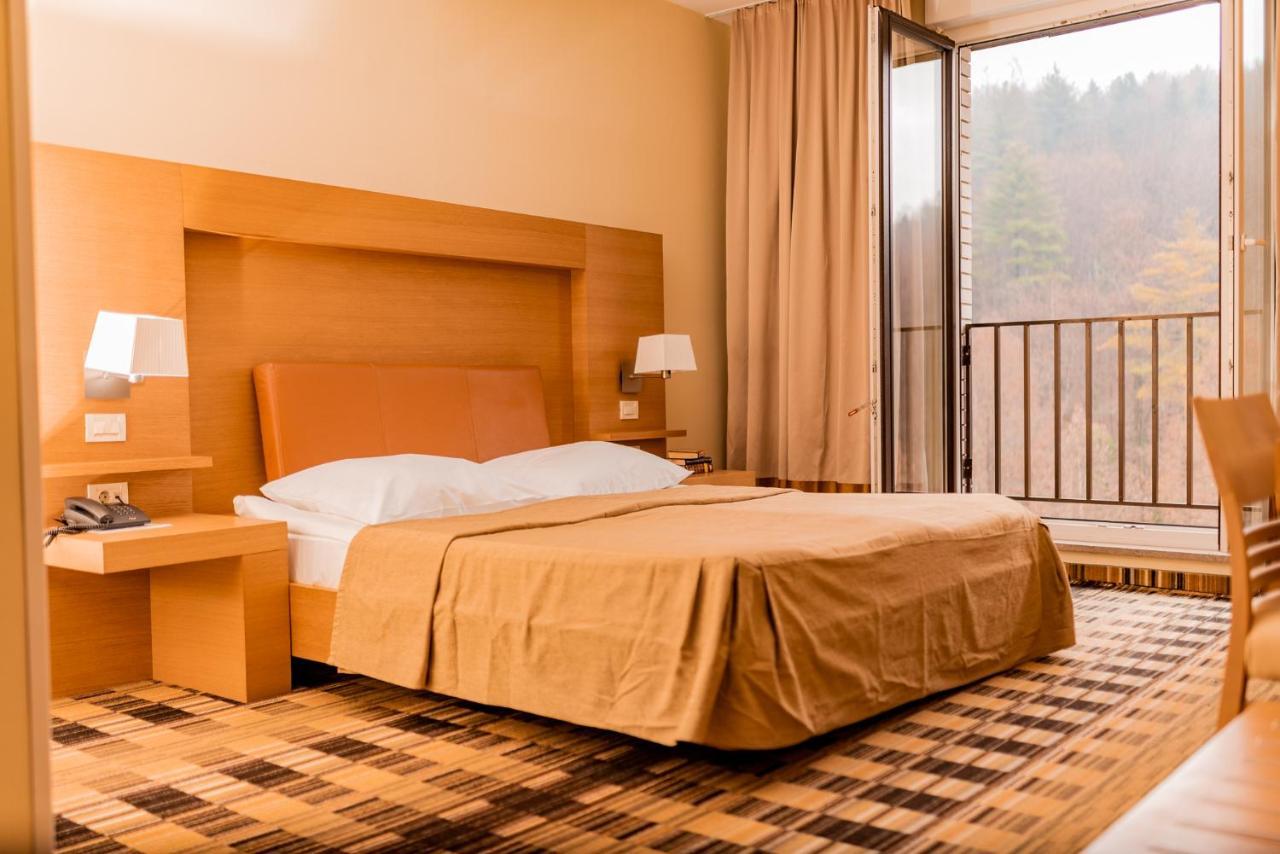 Hotel Smarjeta - Terme Krka シュマリェシュケ・トプリツェ エクステリア 写真