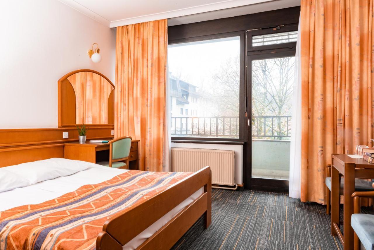 Hotel Smarjeta - Terme Krka シュマリェシュケ・トプリツェ エクステリア 写真