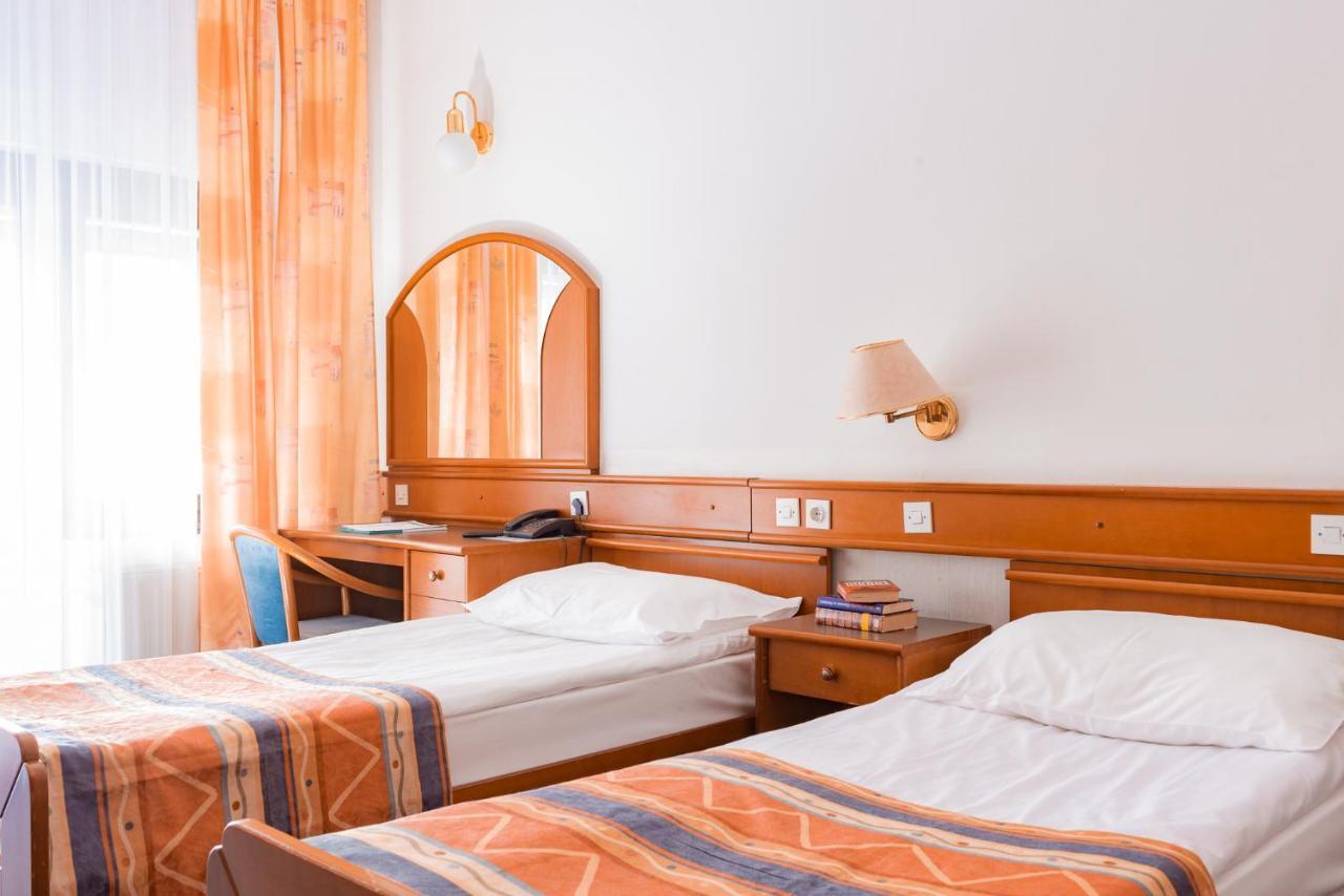 Hotel Smarjeta - Terme Krka シュマリェシュケ・トプリツェ エクステリア 写真