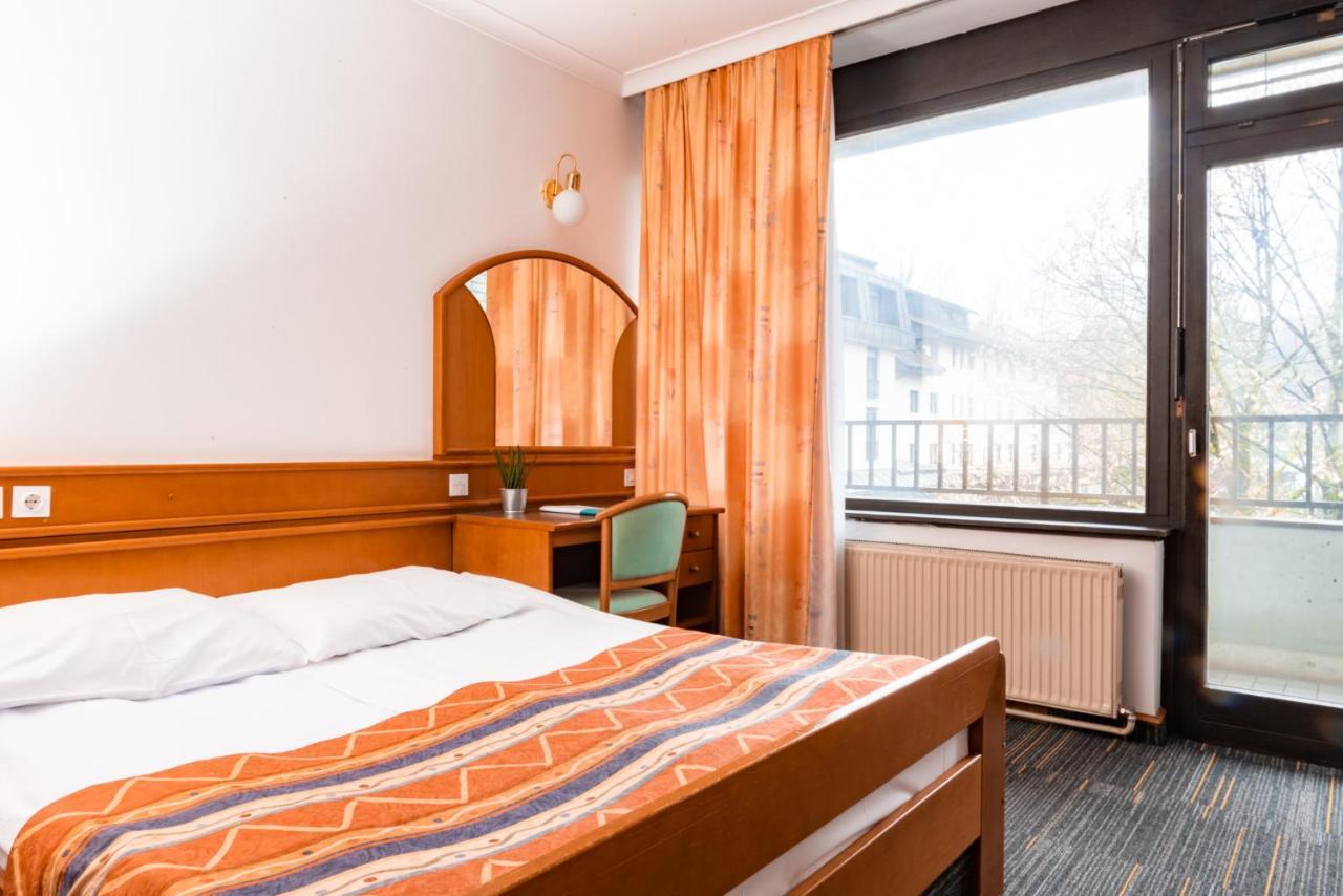 Hotel Smarjeta - Terme Krka シュマリェシュケ・トプリツェ エクステリア 写真