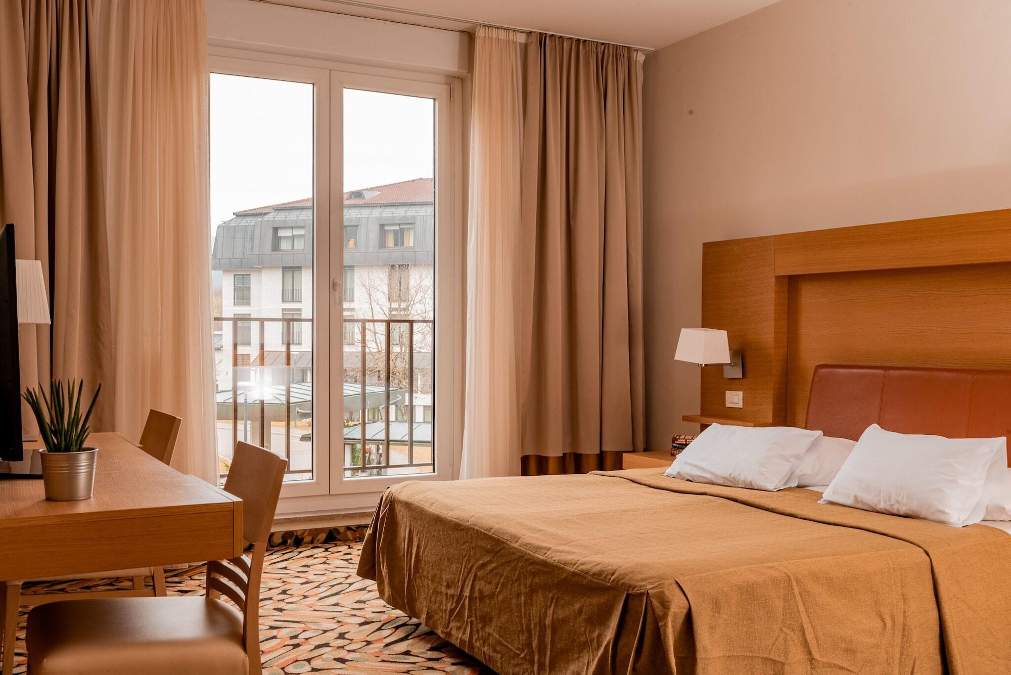 Hotel Smarjeta - Terme Krka シュマリェシュケ・トプリツェ エクステリア 写真