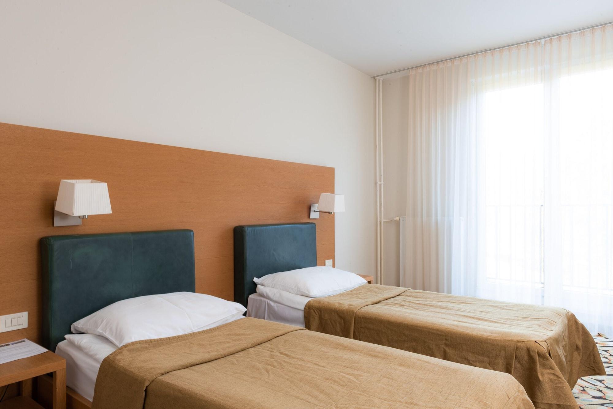 Hotel Smarjeta - Terme Krka シュマリェシュケ・トプリツェ エクステリア 写真