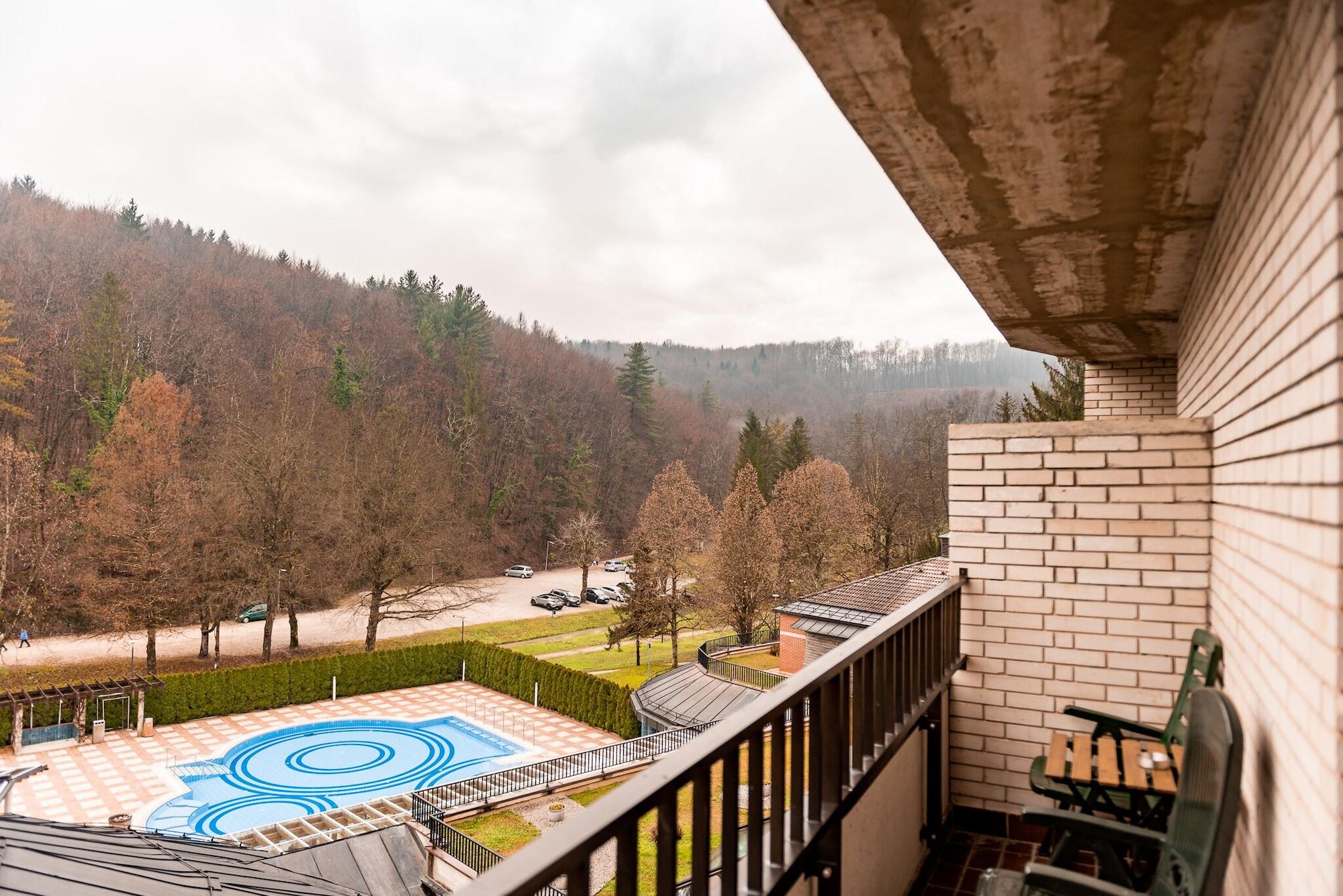 Hotel Smarjeta - Terme Krka シュマリェシュケ・トプリツェ エクステリア 写真